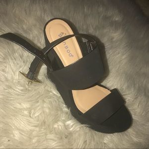 Black Wedges